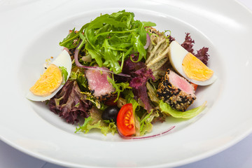 Salad with tuna and egg