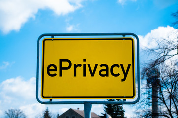 Ortsschild mit Aufschrift e-Privacy-Verordnung  ePVO in englisch E-Privacy-Regulation mit...