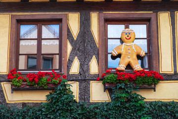 Typische Hausfassade im Elsass/Frankreich