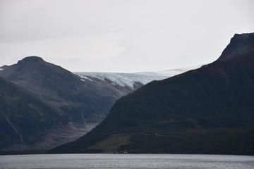 Gletscher, Svartisen, Svartisengletscher, Saltfjellet, Nationalpark, Fjord, Holandsfjorden, Nordfjorden, Schnee, Eis, Eisschicht, kalt, mächtig, Zunge, Gletscherzunge, Fv17, © TRFilm