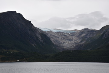 Gletscher, Svartisen, Svartisengletscher, Saltfjellet, Nationalpark, Fjord, Holandsfjorden, Nordfjorden, Schnee, Eis, Eisschicht, kalt, mächtig, Zunge, Gletscherzunge, Fv17, © TRFilm