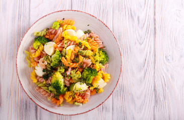 Thyme pasta with broccoli and mozzarella