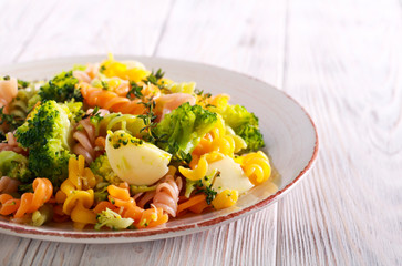 Thyme pasta with broccoli and mozzarella