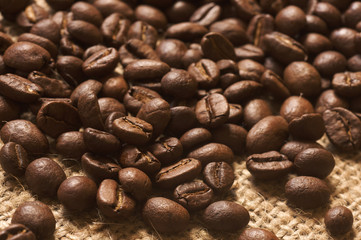 Kaffeebohnen auf Sackleinen
