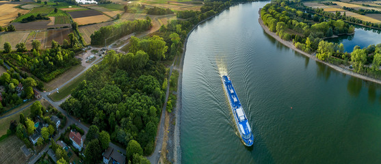 Passagierschiff auf dem Rhein