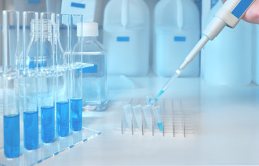  Liquid sample loading with automatic pipette