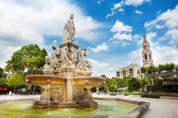 Fototapeta premium Fountain and Church of Sainte Perpetue in Nimes