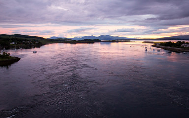 Obraz premium sunset over water