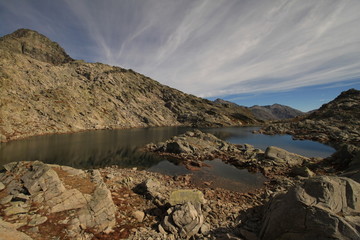 Hochalpine Landschaft; Lago Azzurro am Surettahorn