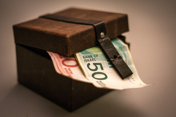 Geldscheine in Box Shekels