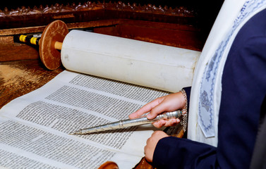 Hand of boy reading the Jewish Torah at Bar Mitzvah Bar Mitzvah Torah reading - obrazy, fototapety, plakaty