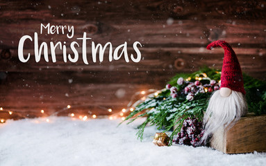 Süße Weihnachtskarte - Weihnachtsmann in rustikaler und festlich geschmückter Schneelandschaft 