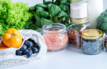 zero waste shopping kit with cotton bags and glass jars