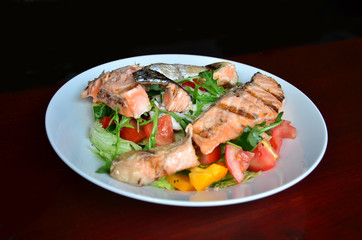 Vegetable salad with salmon