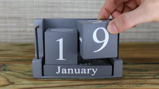 19 setting date on wooden cube calendar for January months