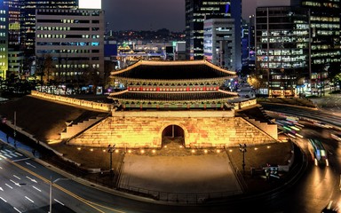 Fototapeta na wymiar Namdaemun gate in night at seoul south Korea 