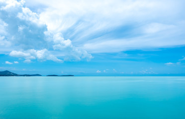 Fototapeta premium Seascape view under cloudy blue sky