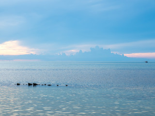 Obraz premium Seascape view under twilight evening sky