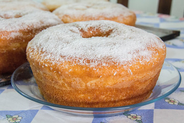 donuts with powdered sugar