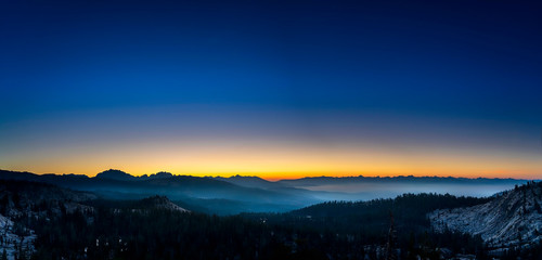 Fototapeta premium Cold Panoramic Sierra Nevada Dawn, CA