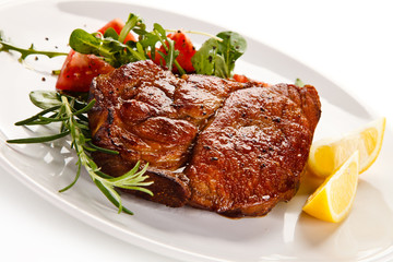 Grilled steak with vegetables