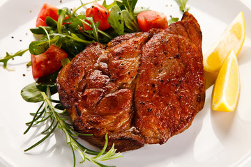 Grilled steak with vegetables