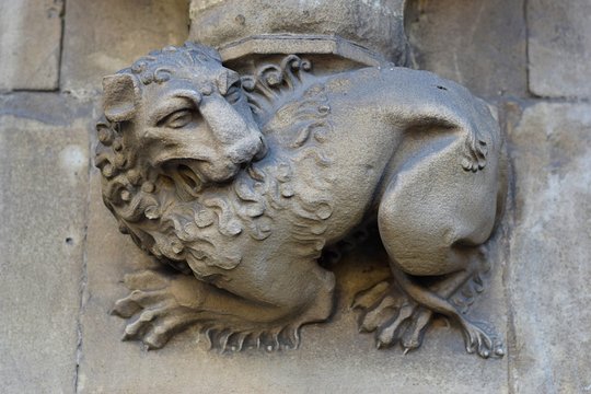 Image of a stone lion on the wall of a church in London, United Kingdom