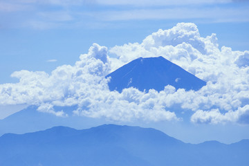 Mt. Fuji wrapped in Clouds - 雲に包まれる富士