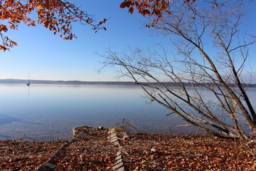 Jesienny krajobraz jezior