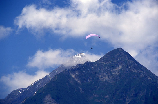 Paragliding (parapente), Pyrénées, France