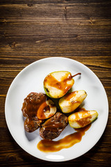 Grilled beefsteak with pears