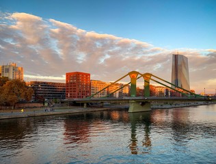 Obraz premium autumn light and mood in the city of Frankfurt, Germany