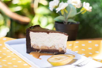 Banana split cake with caramel sauce and banana pieces