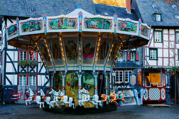 Monschau im Winter - historische Altstadt - Fachwerkhäuser am Fluss 