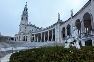 Obraz premium statues of Francisco and Jacinta, the little shepherds who saw the apparitions of Virgin Mary.
