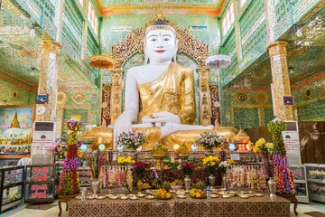 Fototapeta premium Bouddha U min Thonze temple pagode Sagaing Myanmar Birmanie