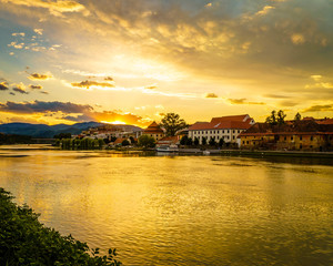Obraz premium Golden Sunset over Maribor, Slovenia