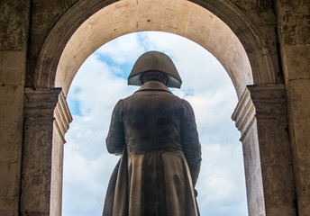 Napoleon bonaparte statue in invalides