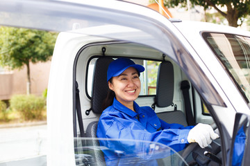 運送業者の女性