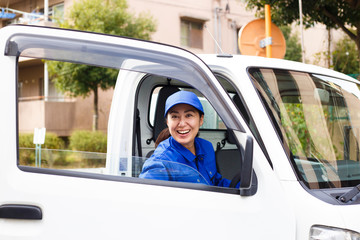 運送業者の女性