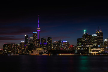 Fototapeta premium Toronto downtown at night from Lake Ontario