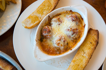 Meatballs in a white sauce with garlic bread