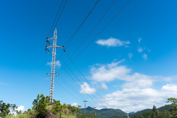 Obraz premium Electrician stays on the tower pole