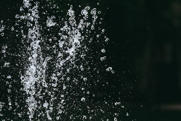 Gouttelettes d'eau, jet d'eau