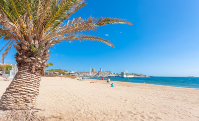 Plage de Fréjus, vue sur Saint-Raphaël, Var, France 