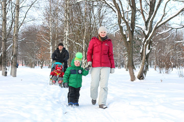 Fototapeta na wymiar Young family with children in winter