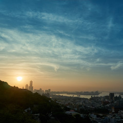 Obraz premium Skyline at sun rise, clouds and skycrapers