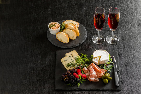 オードヴルセット　Ham and cheese and wine