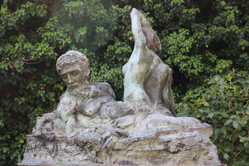 Fototapeta na wymiar Statue of sensual couple