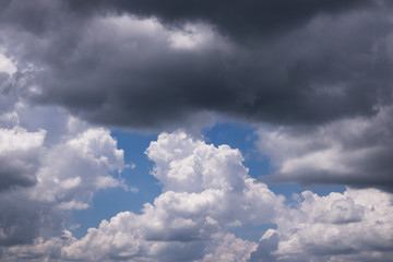 Fototapeta premium Dramatische Wolken am Himmel